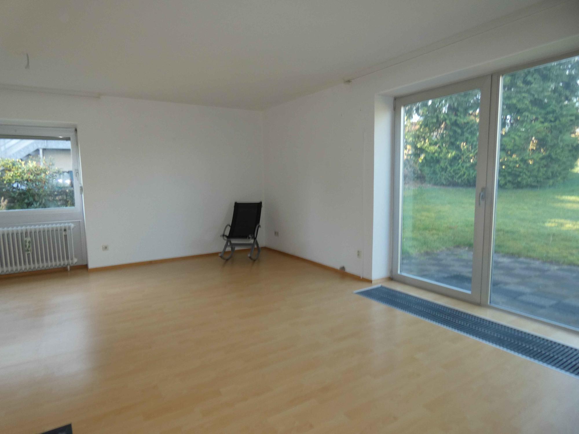 Mietobjekt:
Helle 2-Zimmerwohnung mit Terrasse und PKW-Stellplatz in Eitorfer Höhenlage